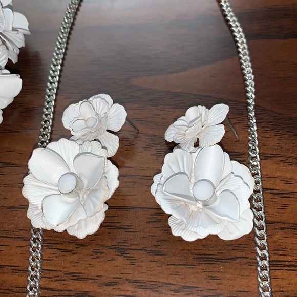 Inc international concepts white flower jewelry set - Picture 4 of 6